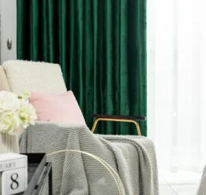 Rideau Velours Vert Chic Et Isolant Thermique Pour Votre Intérieur 1 Rideau Velours Vert Chic Et Isolant Thermique Pour Votre Intérieur - Oeillets / L100cm x H250cm