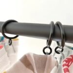 anneaux rideaux circle en noir metallique pour une suspension 756 1