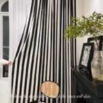 rideau a rayures noir et blanc pour un interieur moderne elegant 492 1