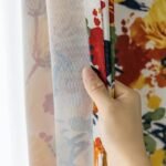 rideau aux motifs floraux jaune pour un interieur vibrant et joyeux 903 1