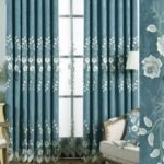 rideau blanc bleu savai avec broderies fleuries et dentelle opaque 807 1