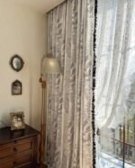 rideau blanc et noir a motifs pour une ambiance romantique oeillets 283 1