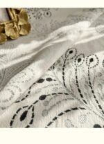 rideau blanc et noir a motifs pour une ambiance romantique oeillets 566 1