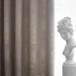 rideau occultant seki en gris argente au motif floral luxueux 100 x 402 1