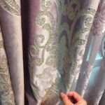 rideau occultant vizelan en velours prune avec broderies argentees 367 1