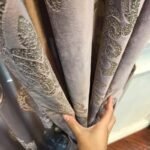 rideau occultant vizelan en velours prune avec broderies argentees 895 1