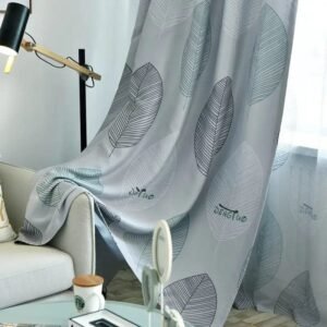 rideau opaque zarima en gris pale avec motifs de palmes occultant 101 1