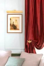 rideau rouge elegant pour une decoration interieure raffinee 120 1