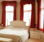 rideau rouge elegant pour une decoration interieure raffinee 955 1