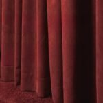 Rideau Rouge Orangé Moderne Pour Une Ambiance Chaleureuse Et Sophistiquée