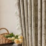 rideau vintage luxe blanc motifs elegance et histoire 146 1