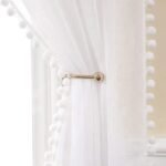 rideau voilage laulila a pompons joyeux pour chambre dadolescente 931 1